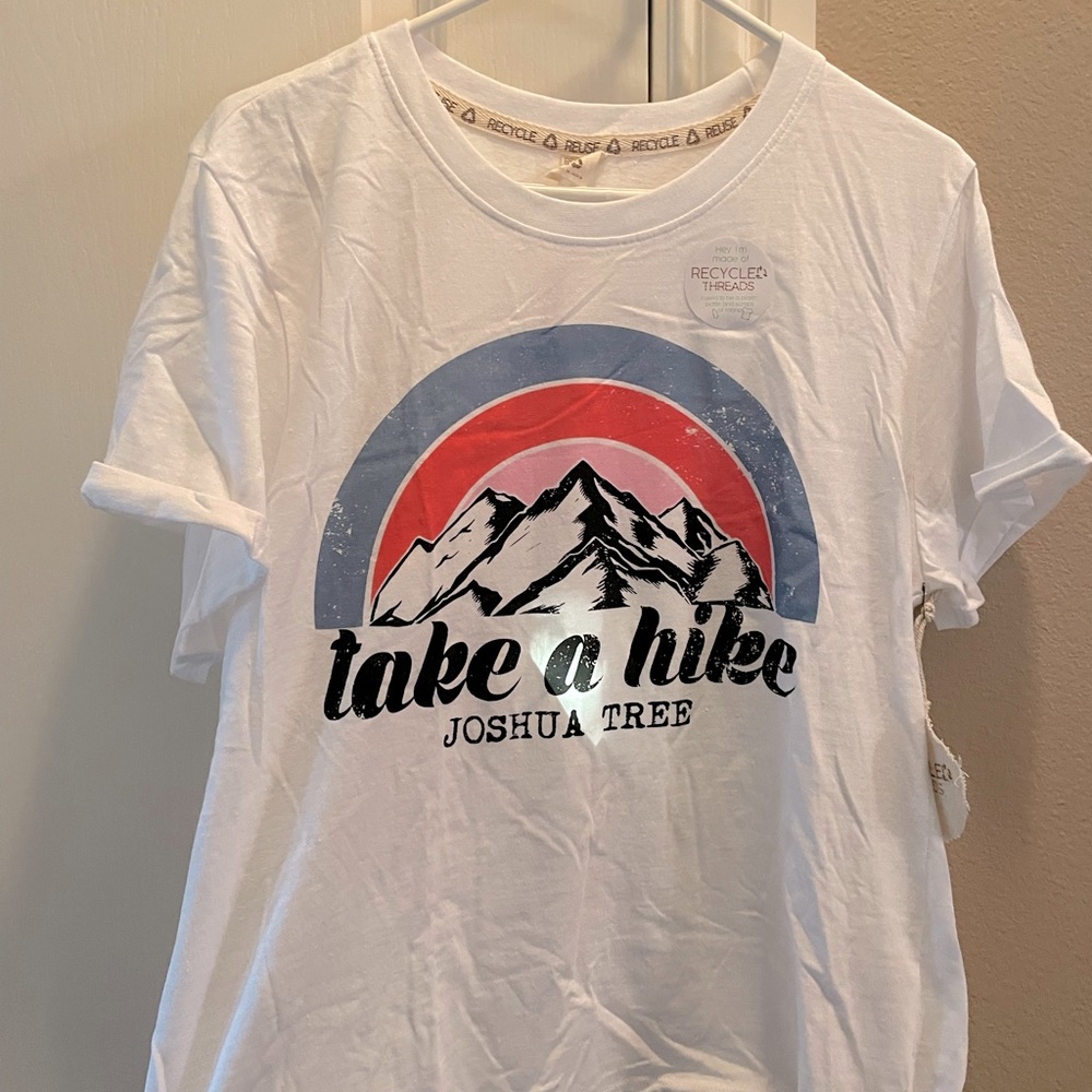 NEW with tags!! Super cute Joshua Tree graphic tee!